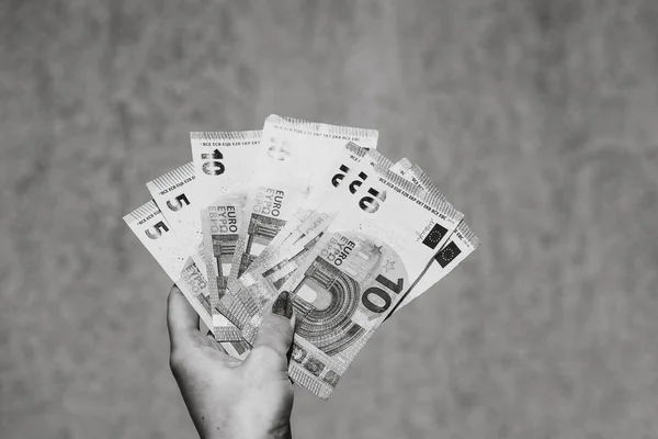 Ręczne Trzymanie Pokazujące Pieniądze Euro Dawanie Lub Otrzymywanie Pieniędzy Takich — Zdjęcie stockowe