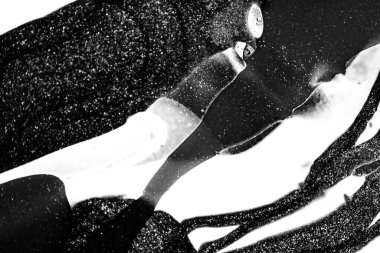 Su yüzeyinde yağ damlaları ve dalgaları olan soyut renkli arkaplan. Soyut arkaplan kavramı