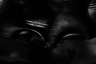 Su yüzeyinde yağ damlaları ve dalgaları olan soyut renkli arkaplan. Soyut arkaplan kavramı