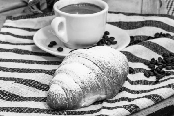 Delicioso Croissant Pasteleiro Fresco Café Manhã Croissant Francês — Fotografia de Stock