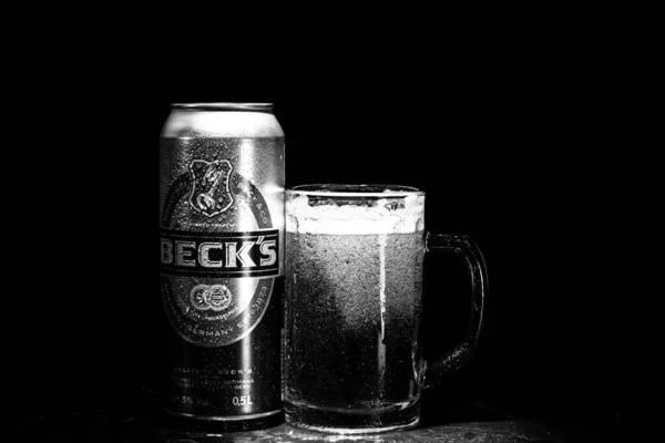 贝克或贝克的啤酒罐头 罗马尼亚布加勒斯特 2023年 — 图库照片