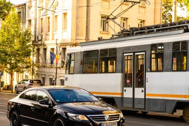 Tramvay trafiği. Bükreş, Romanya, 2022
