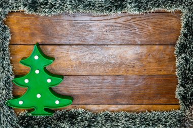 Noel ışıkları ile Noel ağacı süslemeleri