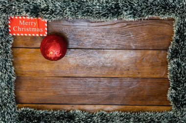 Noel ışıkları ile Noel ağacı süslemeleri