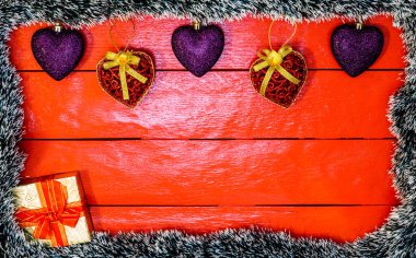 Noel ışıkları ile Noel ağacı süslemeleri