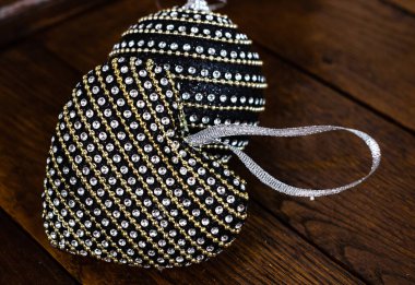 Noel ışıkları ile Noel ağacı süslemeleri