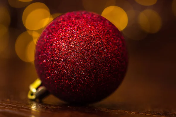 Noel ışıkları ile Noel ağacı süslemeleri