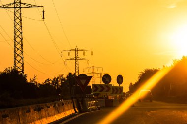 Romanya 'nın başkenti Bükreş' te sabah ve akşam araba trafiği, kirlilik, trafik sıkışıklığı