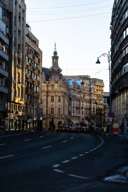 Romanya 'nın başkenti Bükreş' te sabah ve akşam araba trafiği, kirlilik, trafik sıkışıklığı