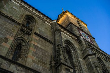 Romanya 'nın Brasov kentinde Kara Kilise' nin (Biserica Neagra) Büyük Gotik Binası