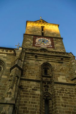Romanya 'nın Brasov kentinde Kara Kilise' nin (Biserica Neagra) Büyük Gotik Binası