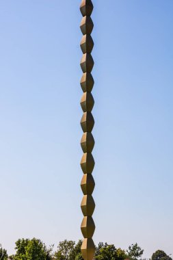 Sonsuz Sütun (Sonsuz ya da Coloana Sonsuz Sütun). Unesco Dünya Mirası 'nın önemli bir parçası.