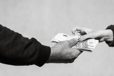 Rüşvet, bahşiş ya da maaşlı izole edilmiş, sıkı çalışan, avro banknotları alan el çabukluğu gibi. Para transferi ve sıkı çalışma ödülü.