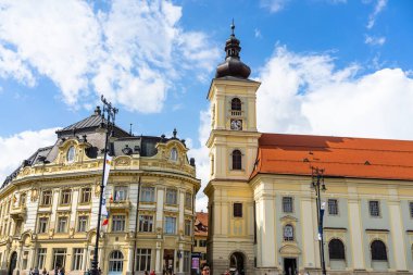 Romanya 'nın Sibiu kentinde geleneksel renkli evler ve mimarlık, 2022