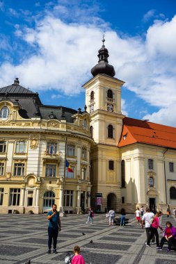 Eski Sibiu, Romanya sokaklarında dolaşan halk ve turistler, 2022