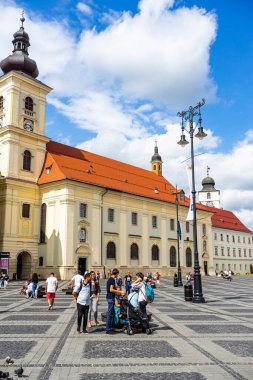 Eski Sibiu, Romanya sokaklarında dolaşan halk ve turistler, 2022