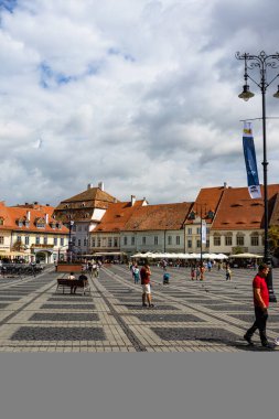 Eski Sibiu, Romanya sokaklarında dolaşan halk ve turistler, 2022