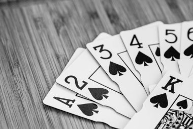 Poker fişleri, para ve kumar.