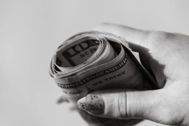 USD banknotlarının detaylarına özen göster. Amerika Birleşik Devletleri banknotlarını saymak ya da vermek. Dünya para kavramı, enflasyon ve ekonomi kavramı