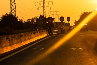 Romanya 'nın başkenti Bükreş' te sabah ve akşam araba trafiği, kirlilik, trafik sıkışıklığı