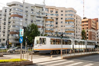 Tramvay trafiği. Bükreş, Romanya, 2022