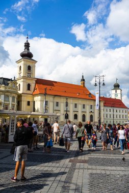 Eski Sibiu, Romanya sokaklarında dolaşan halk ve turistler, 2022