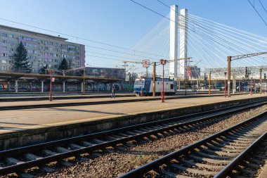 Tren hareket halinde ya da tren istasyonunda (Gara de Nord). Tren taşıma altyapısı. Bükreş, Romanya, 2023