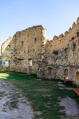 Romanya 'nın Transilvanya kentindeki ünlü Rupea kalesi. Rupa Kalesi (Cetatea Rupea)