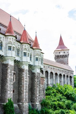 Corvin Castle, Hunyad Castle veya Castelul Corvinilor Romanya 'nın Transilvanya kentinde bulunan gotik bir kaledir.