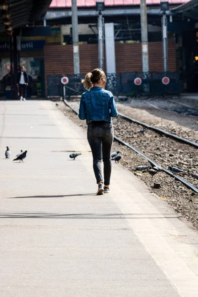 Άνθρωποι Στο Βόρειο Σιδηροδρομικό Σταθμό Του Βουκουρεστίου Gara Nord Στο — Φωτογραφία Αρχείου