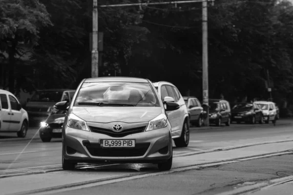 車の交通 交通渋滞の街ブカレスト ルーマニア 2023 — ストック写真