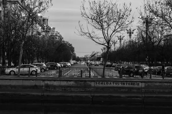 Κυκλοφορία Αυτοκινήτων Ρύπανση Κυκλοφοριακή Συμφόρηση Στο Κέντρο Του Βουκουρεστίου Ρουμανία — Φωτογραφία Αρχείου