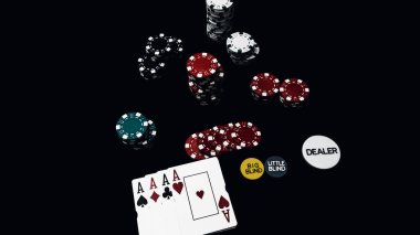 Yüksek bahisli kumarhane oyunları için bir yığın poker fişi.
