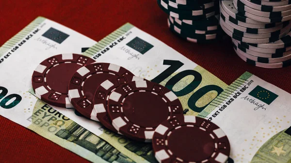 Banners verticais de jogos de cassino realista com fichas de roleta jogando  cartas dados de moedas de ouro de mesa de pôquer