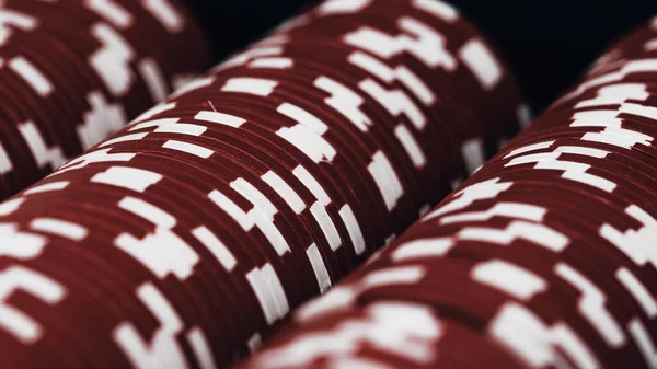 Yüksek Bahisli Kumarhane Oyunları Için Bir Yığın Poker Fişi — Stok fotoğraf