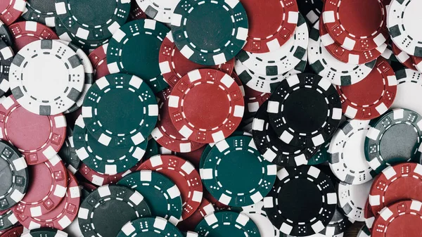 Tumpukan Chip Poker Untuk Taruhan Tinggi Permainan Kasino — Stok Foto