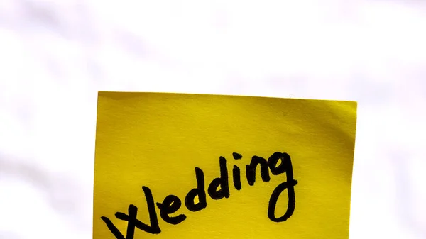 Bröllop Handstil Text Närbild Isolerad Gult Papper Med Kopieringsutrymme — Stockfoto