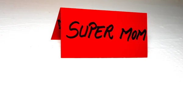 Super Mama Schreibt Liebestext Für Mutter Auf Papier Etikettenanhänger Mit — Stockfoto