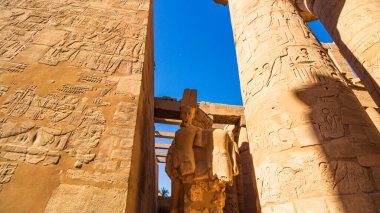 Lüks ve Mısırdaki Karabak tapınağının eski kalıntıları