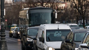 Tampon Tamponu - Romanya 'nın Bükreş kentinde yoğun trafik yoğunluğu, 2023