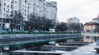 Tampon Tamponu - Romanya 'nın Bükreş kentinde yoğun trafik yoğunluğu, 2023