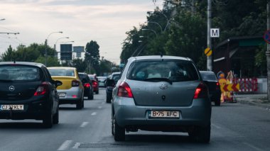Tampon Tamponu - Romanya 'nın Bükreş kentinde yoğun trafik yoğunluğu, 2023