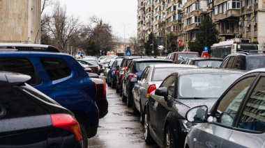 Tampon Tamponu - Romanya 'nın Bükreş kentinde yoğun trafik yoğunluğu, 2023