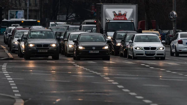 Tampon Tamponu - Romanya 'nın Bükreş kentinde yoğun trafik yoğunluğu, 2023