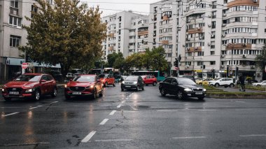 Romanya 'nın Bükreş kentinde yoğun trafik yoğunluğu