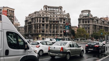 Romanya 'nın Bükreş kentinde yoğun trafik yoğunluğu