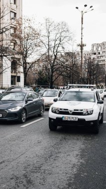 Romanya 'nın Bükreş kentinde yoğun trafik yoğunluğu