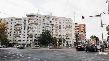 Romanya 'nın Bükreş kentinde yoğun trafik yoğunluğu