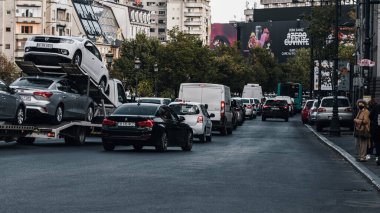 Tampon Tamponu - Romanya 'nın Bükreş kentinde yoğun trafik yoğunluğu, 2023