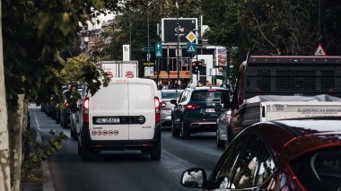 Tampon Tamponu - Romanya 'nın Bükreş kentinde yoğun trafik yoğunluğu, 2023